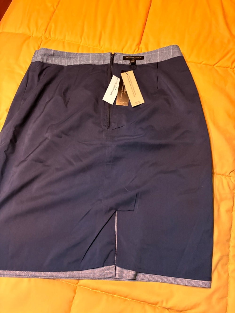 Look your very best in this great looking (office) skirt for the fall! - Picture 7 of 7
